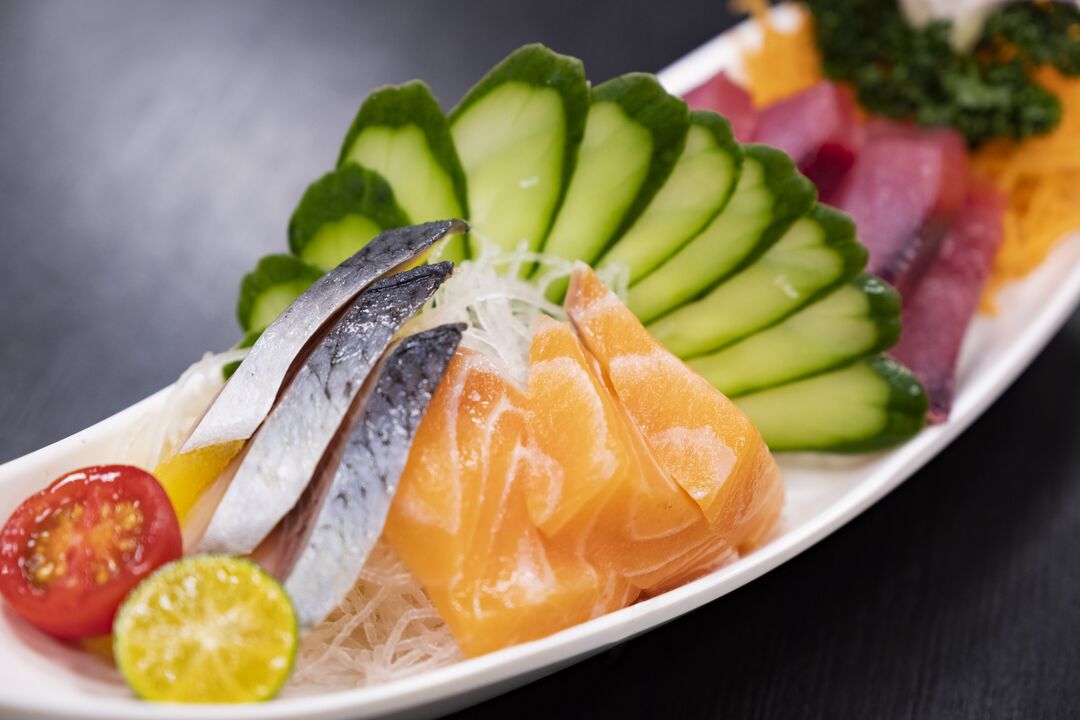 생선과 야채는 저탄수화물 케토 다이어트의 건강한 부분입니다